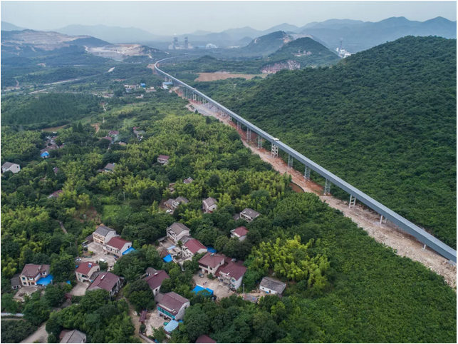 “空中运输走廊”输送带 “空中运输走廊”输送带