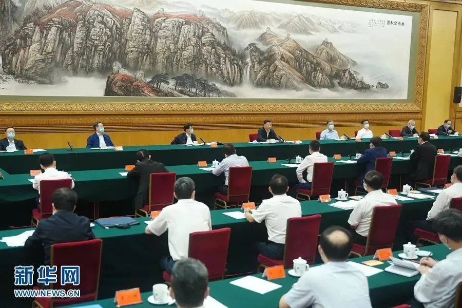 周育先参与企业家座谈会：要弘扬企业家心灵，敢于创新，阐扬好央企的龙头带作为用