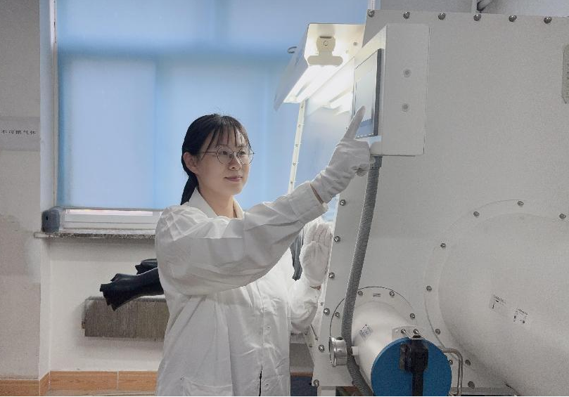 科研一线丨石爽爽：晶体成长虽慢，但每一步都通向光的将来